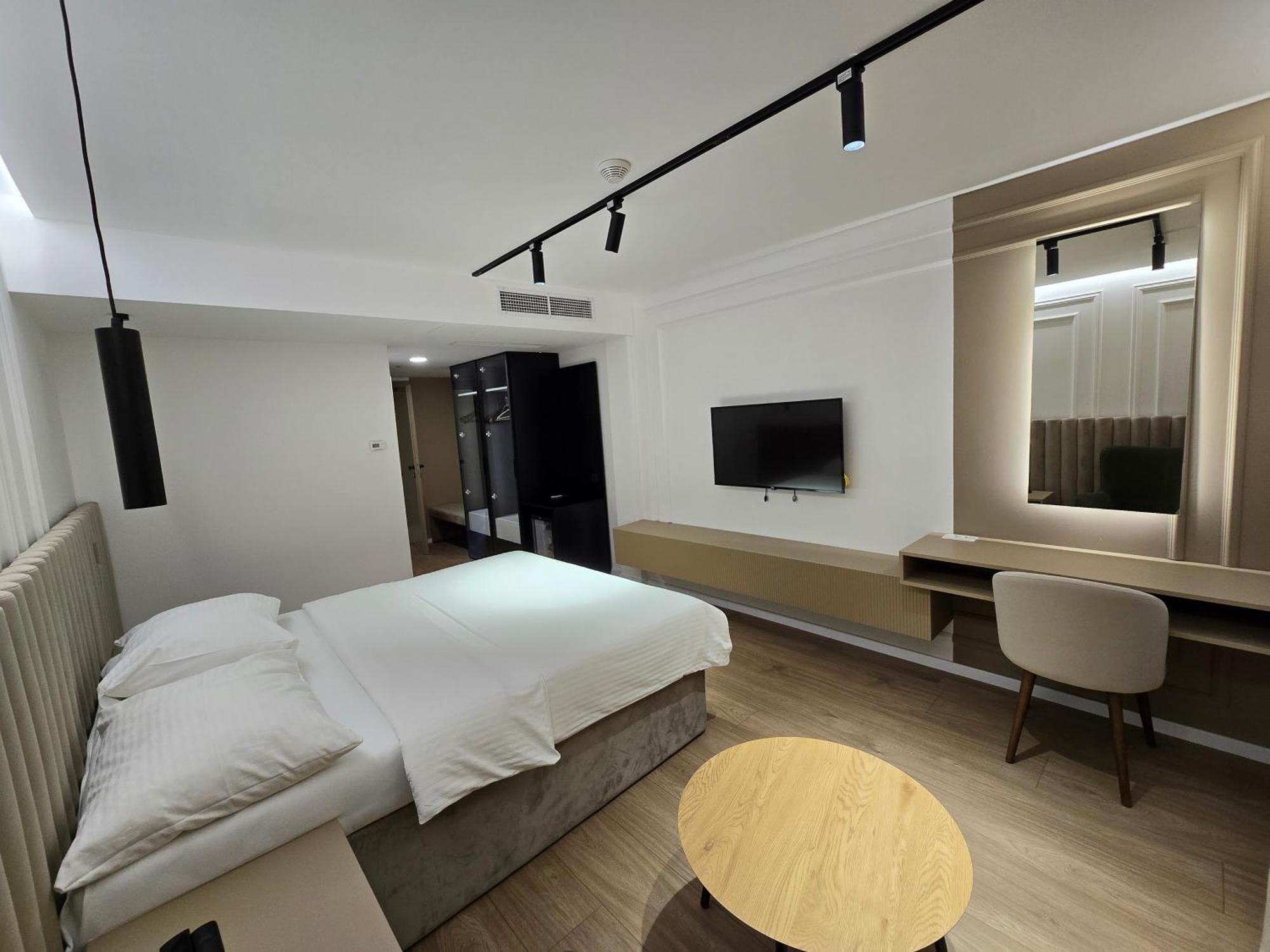 Hotel In Zepce Екстериор снимка