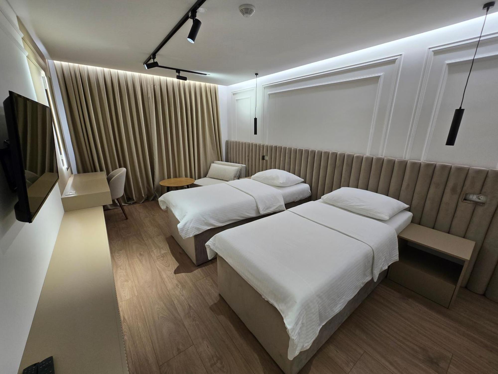 Hotel In Zepce Екстериор снимка