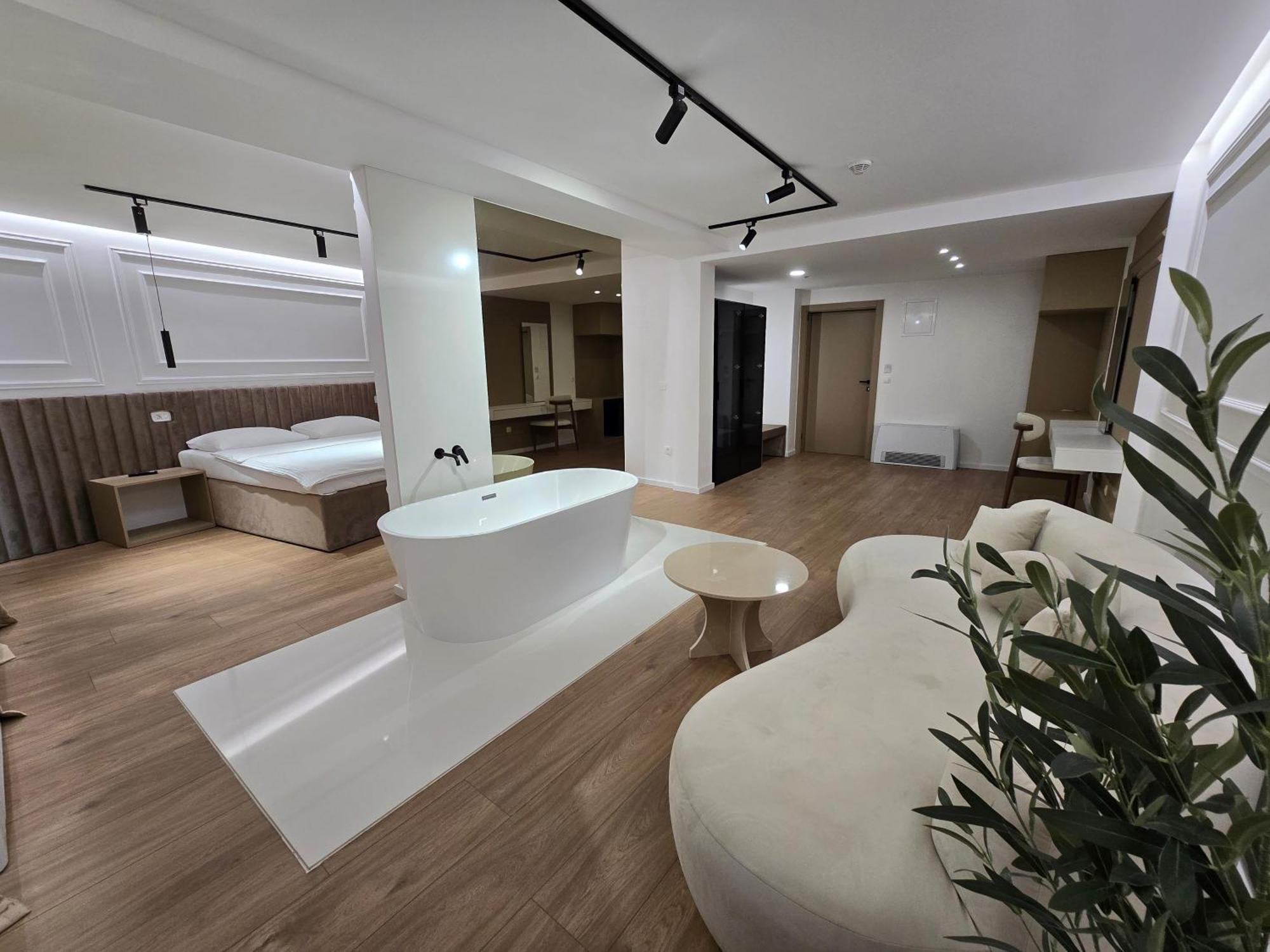 Hotel In Zepce Екстериор снимка